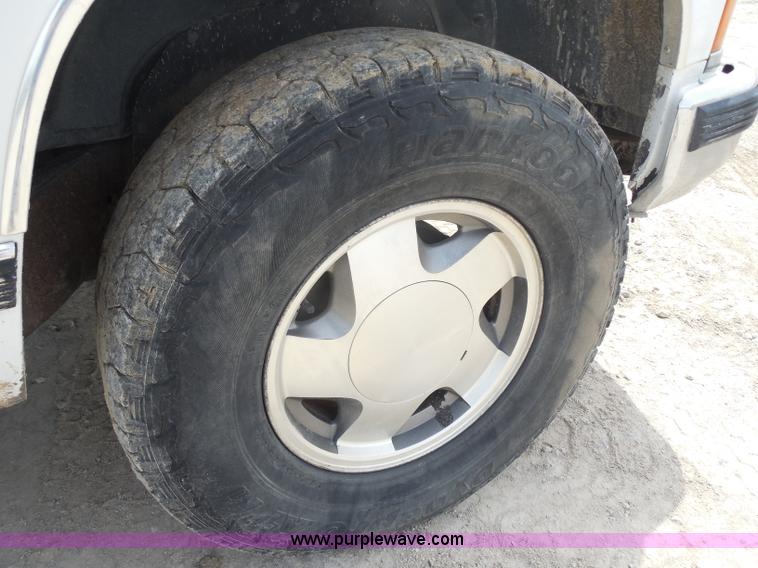 image for item H3210 1997 Chevrolet Tahoe SUV