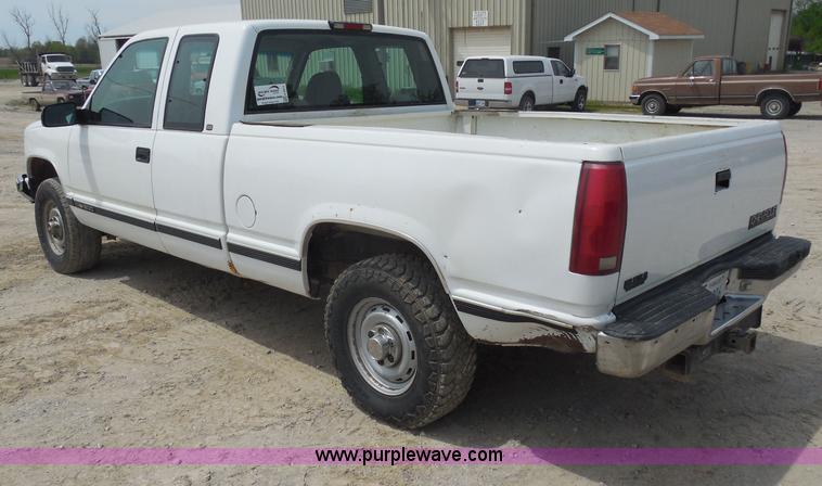 image for item H3211 1998 Chevrolet Silverado 1500 Extended Cab pickup truck