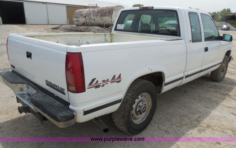 image for item H3211 1998 Chevrolet Silverado 1500 Extended Cab pickup truck