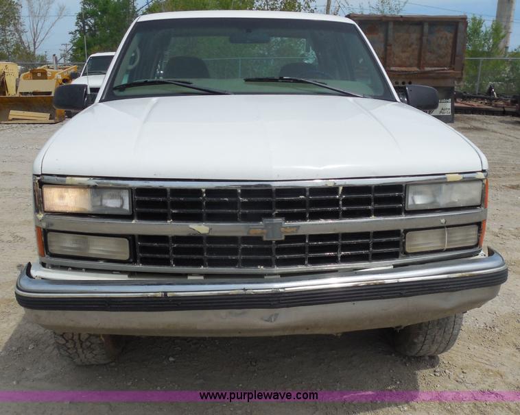 image for item H3211 1998 Chevrolet Silverado 1500 Extended Cab pickup truck