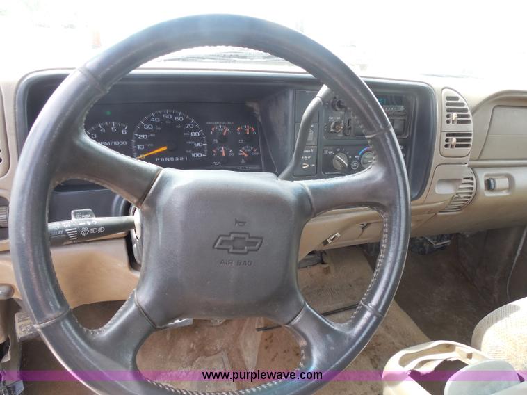 image for item H3211 1998 Chevrolet Silverado 1500 Extended Cab pickup truck