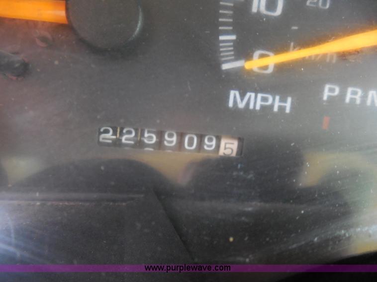 image for item H3211 1998 Chevrolet Silverado 1500 Extended Cab pickup truck