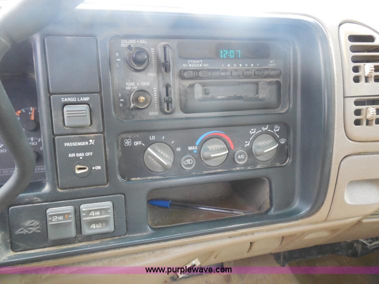 image for item H3211 1998 Chevrolet Silverado 1500 Extended Cab pickup truck