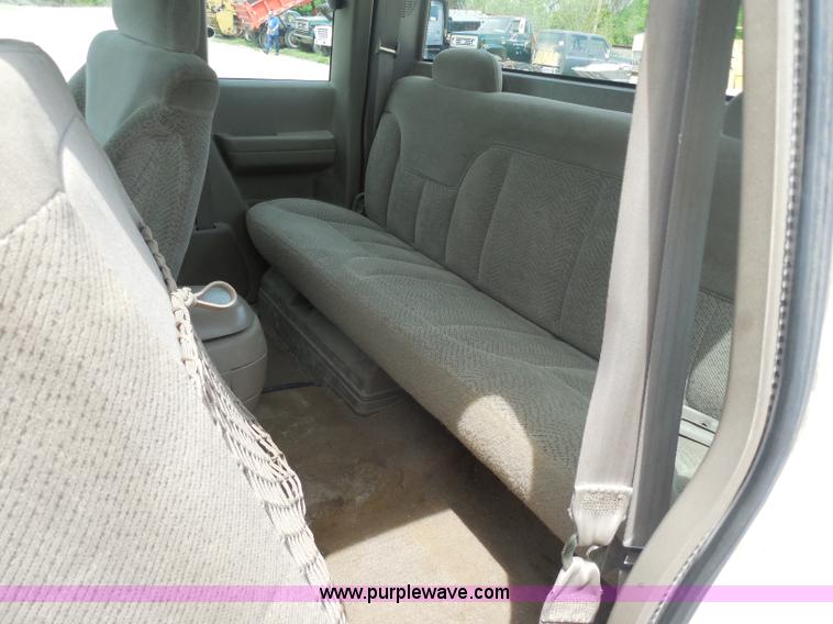 image for item H3211 1998 Chevrolet Silverado 1500 Extended Cab pickup truck