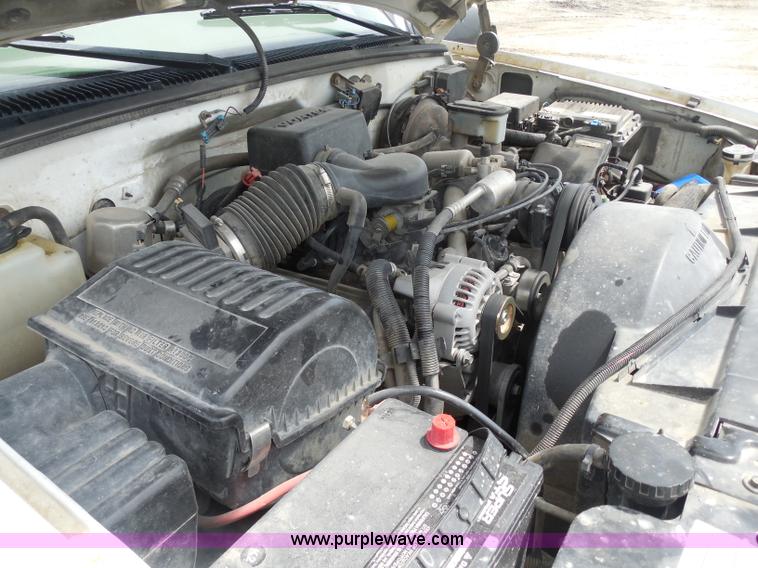 image for item H3211 1998 Chevrolet Silverado 1500 Extended Cab pickup truck