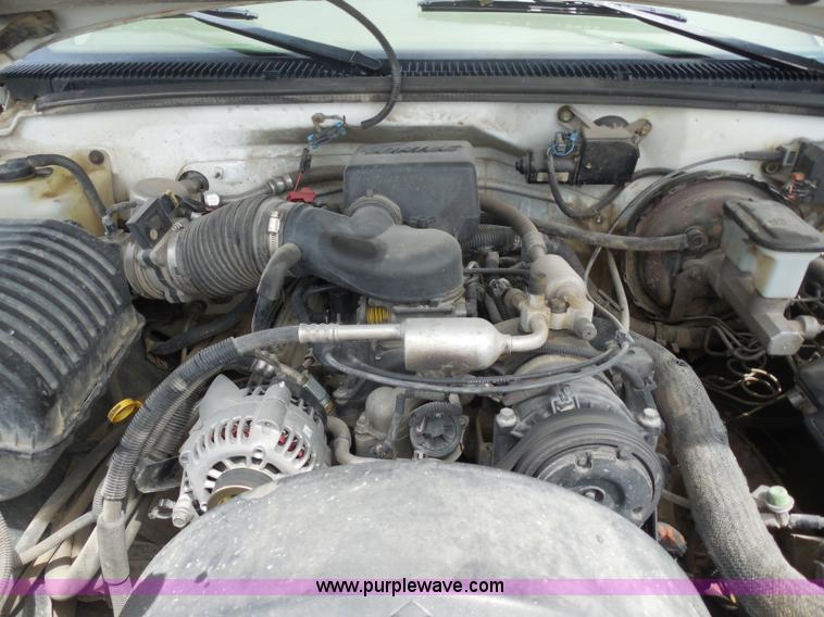 image for item H3211 1998 Chevrolet Silverado 1500 Extended Cab pickup truck