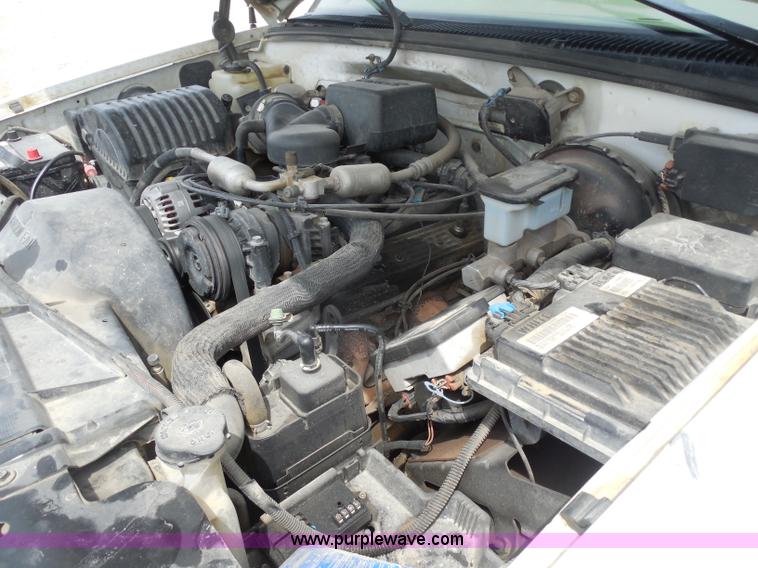 image for item H3211 1998 Chevrolet Silverado 1500 Extended Cab pickup truck