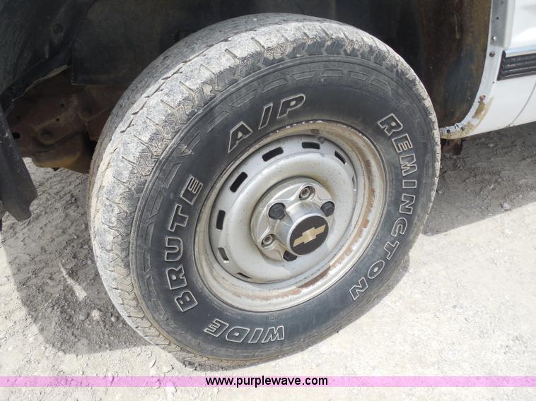 image for item H3211 1998 Chevrolet Silverado 1500 Extended Cab pickup truck