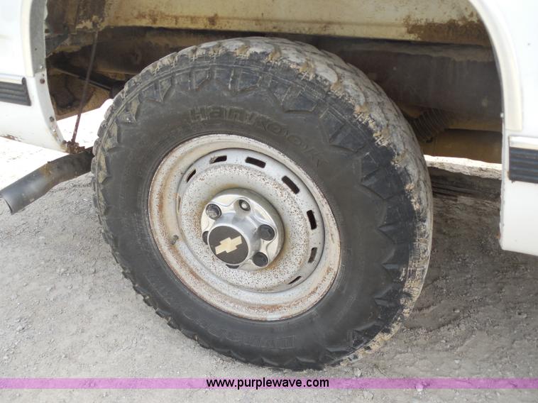 image for item H3211 1998 Chevrolet Silverado 1500 Extended Cab pickup truck