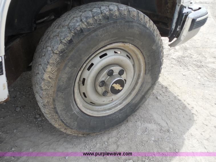 image for item H3211 1998 Chevrolet Silverado 1500 Extended Cab pickup truck