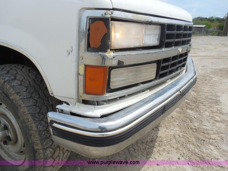 image for item H3211 1998 Chevrolet Silverado 1500 Extended Cab pickup truck
