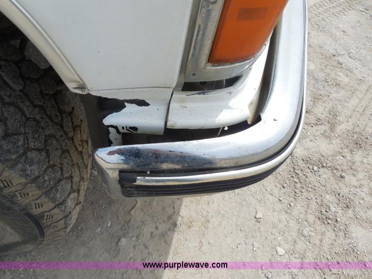 image for item H3211 1998 Chevrolet Silverado 1500 Extended Cab pickup truck