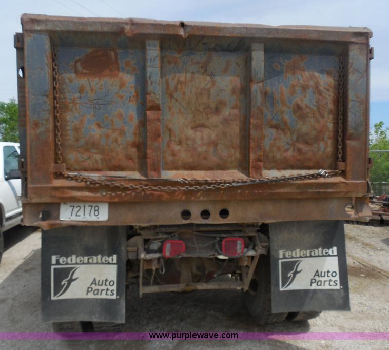 image for item H3212 1984 GMC TopKick C6000 dump truck