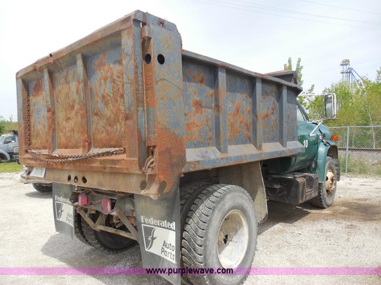 image for item H3212 1984 GMC TopKick C6000 dump truck
