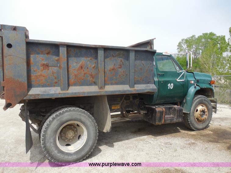 image for item H3212 1984 GMC TopKick C6000 dump truck