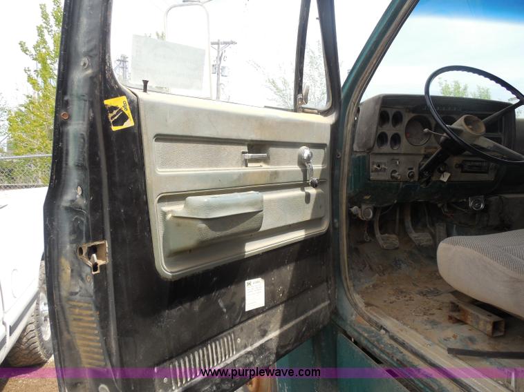 image for item H3212 1984 GMC TopKick C6000 dump truck