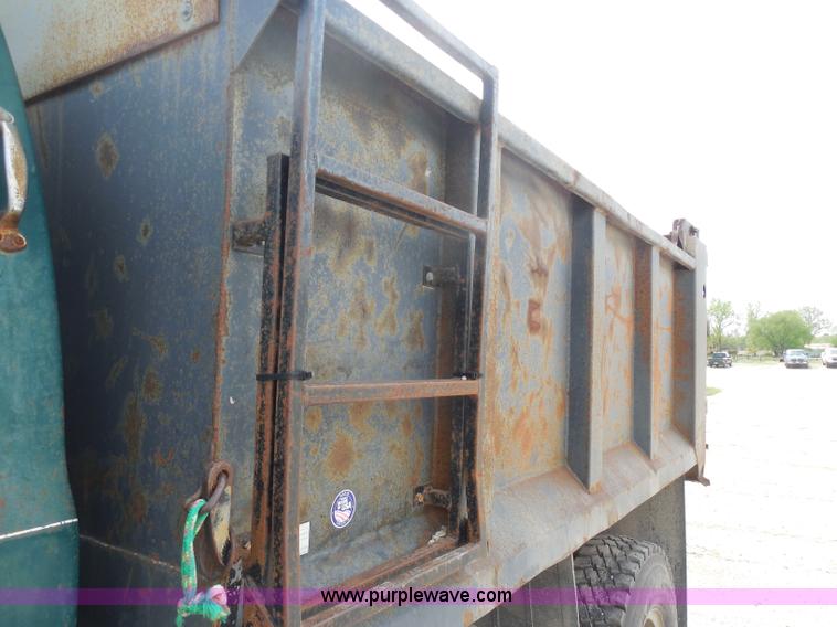 image for item H3212 1984 GMC TopKick C6000 dump truck