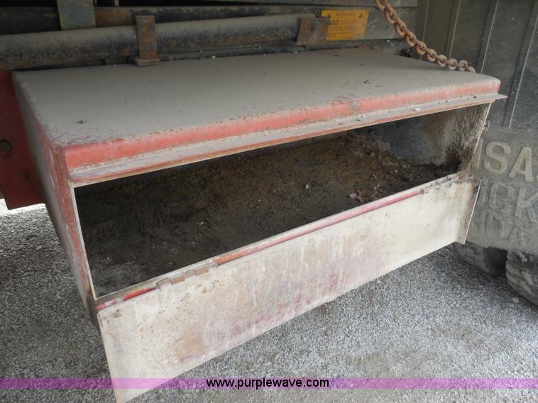 image for item H3212 1984 GMC TopKick C6000 dump truck