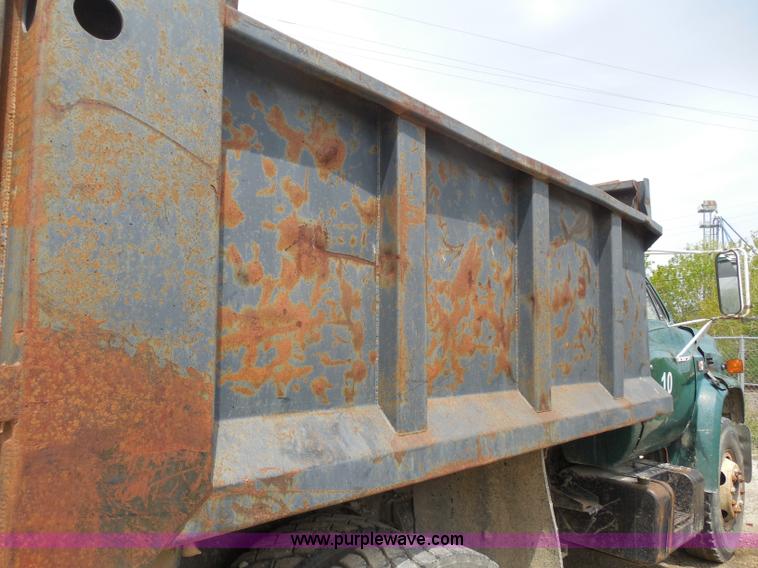 image for item H3212 1984 GMC TopKick C6000 dump truck