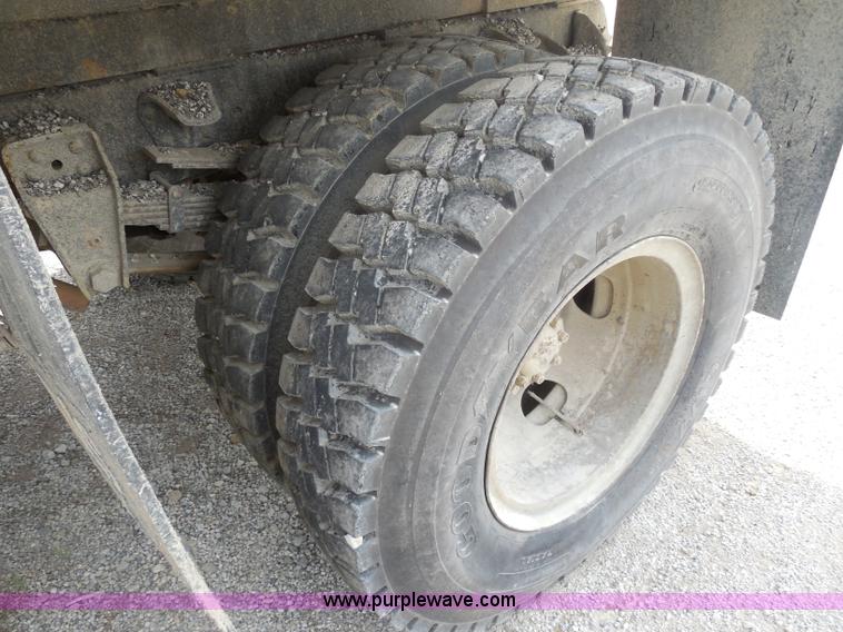 image for item H3212 1984 GMC TopKick C6000 dump truck