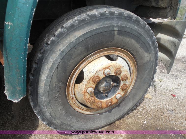 image for item H3212 1984 GMC TopKick C6000 dump truck