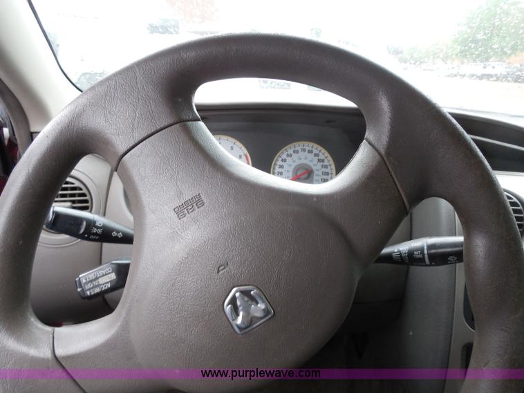 image for item H3222 2003 Dodge Stratus SE