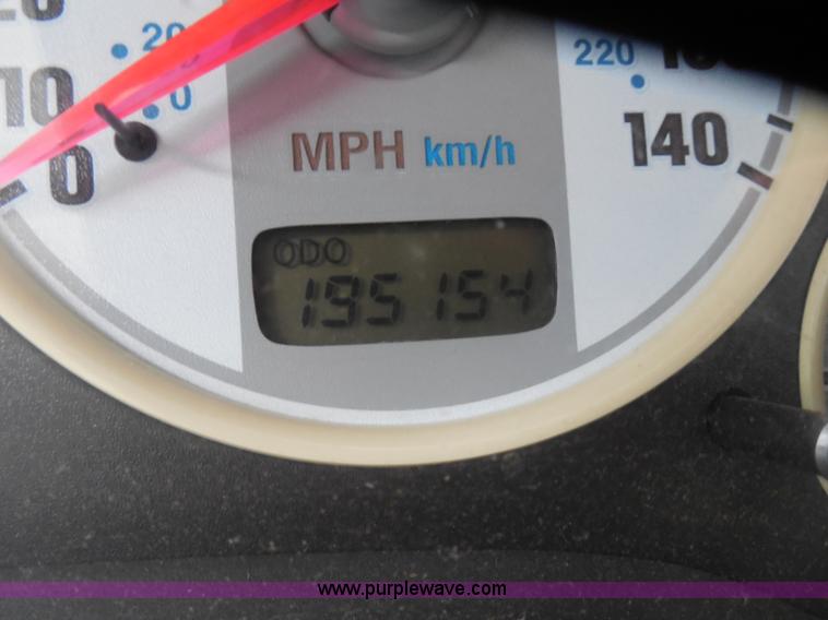 image for item H3222 2003 Dodge Stratus SE