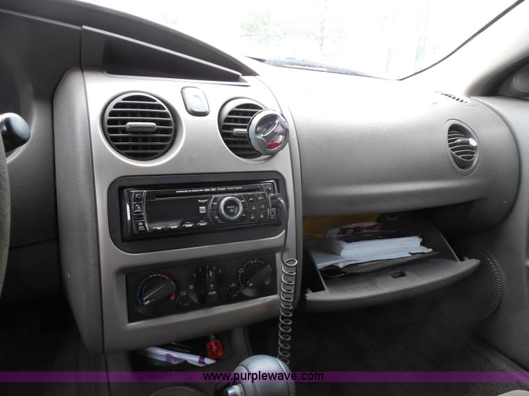 image for item H3222 2003 Dodge Stratus SE