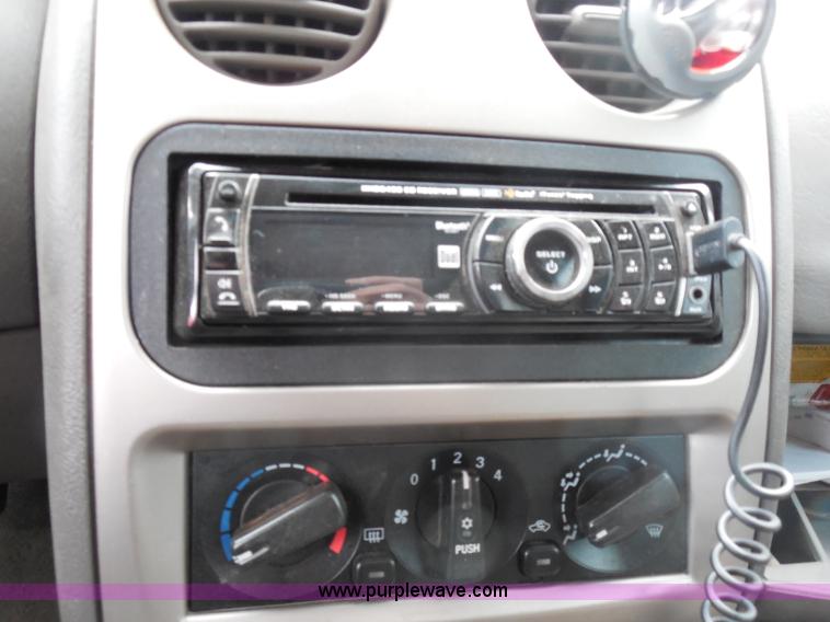 image for item H3222 2003 Dodge Stratus SE