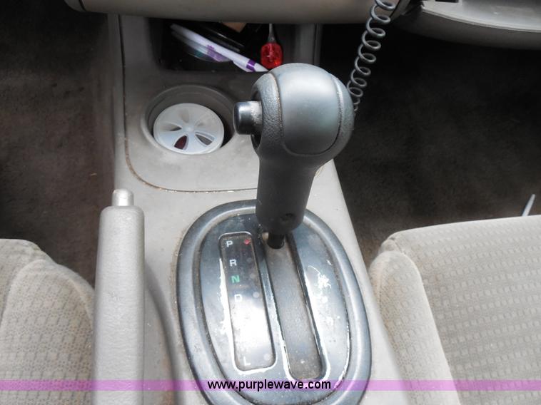 image for item H3222 2003 Dodge Stratus SE