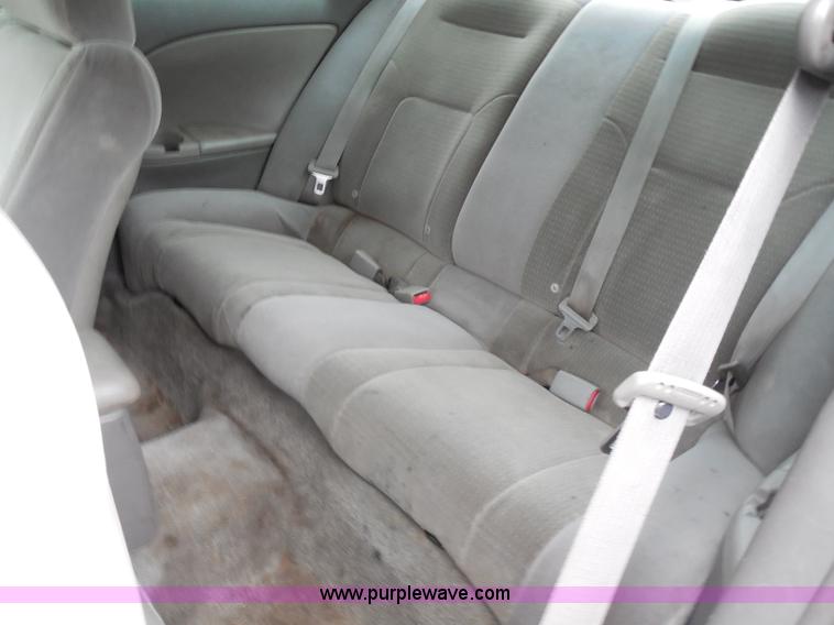 image for item H3222 2003 Dodge Stratus SE