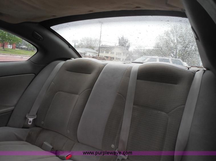 image for item H3222 2003 Dodge Stratus SE