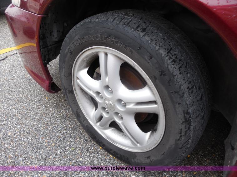 image for item H3222 2003 Dodge Stratus SE