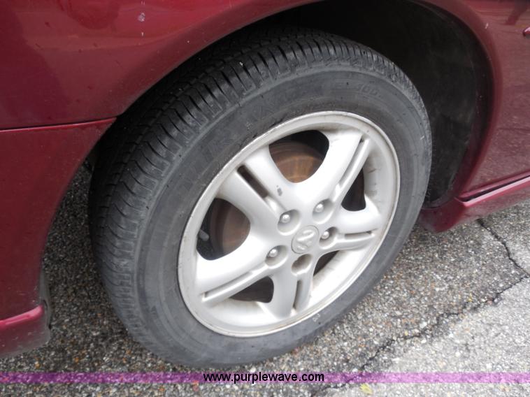 image for item H3222 2003 Dodge Stratus SE