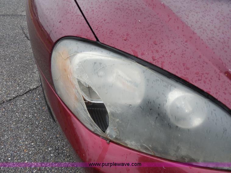 image for item H3222 2003 Dodge Stratus SE