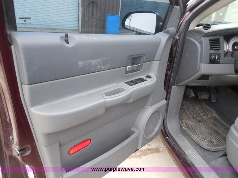 image for item H3232 2005 Dodge Durango SLT SUV