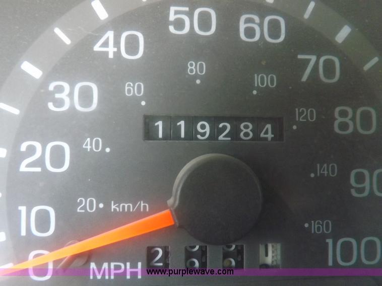 image for item H7188 1997 Ford F150 pickup truck