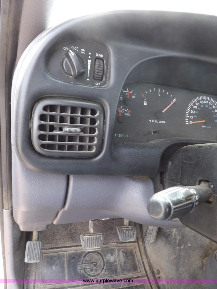 image for item H7190 1999 Dodge Ram 1500 pickup truck