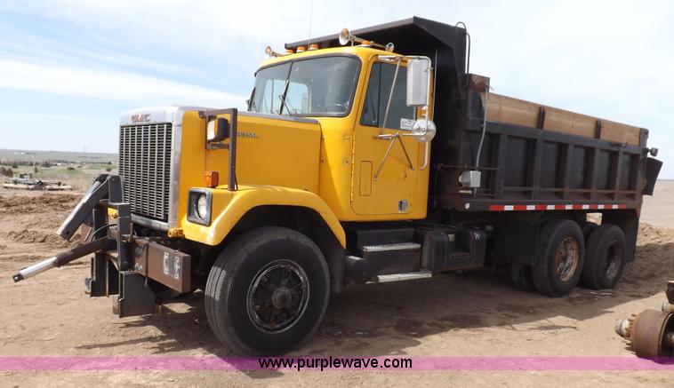 image for item H7191 1988 GMC General dump truck