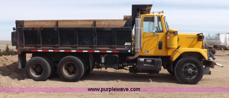 image for item H7191 1988 GMC General dump truck