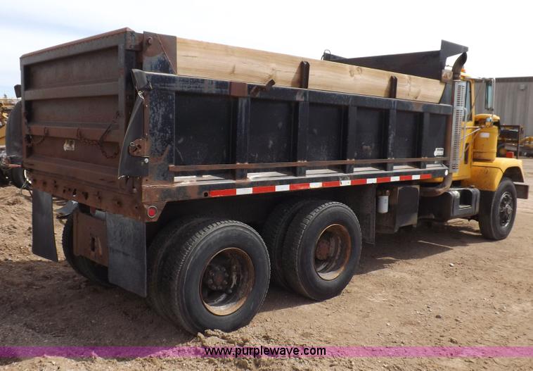 image for item H7191 1988 GMC General dump truck