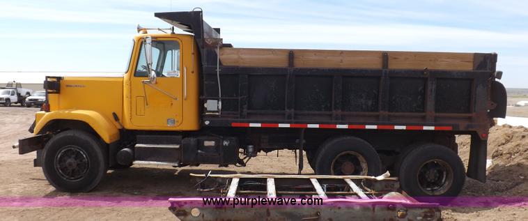 image for item H7191 1988 GMC General dump truck