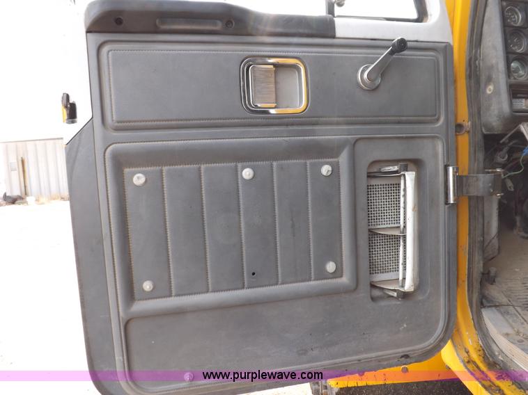 image for item H7191 1988 GMC General dump truck