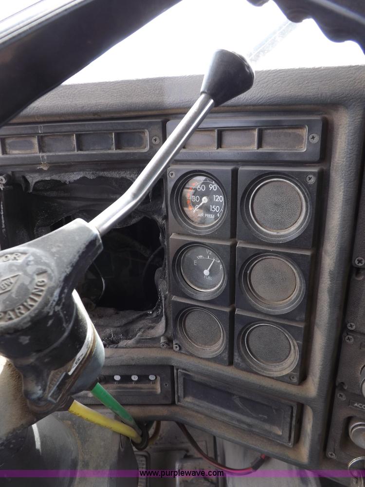 image for item H7191 1988 GMC General dump truck