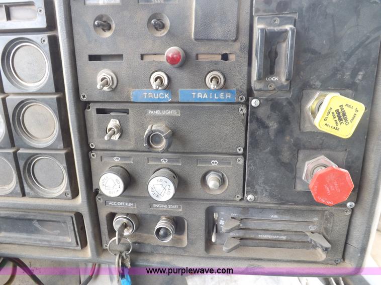 image for item H7191 1988 GMC General dump truck