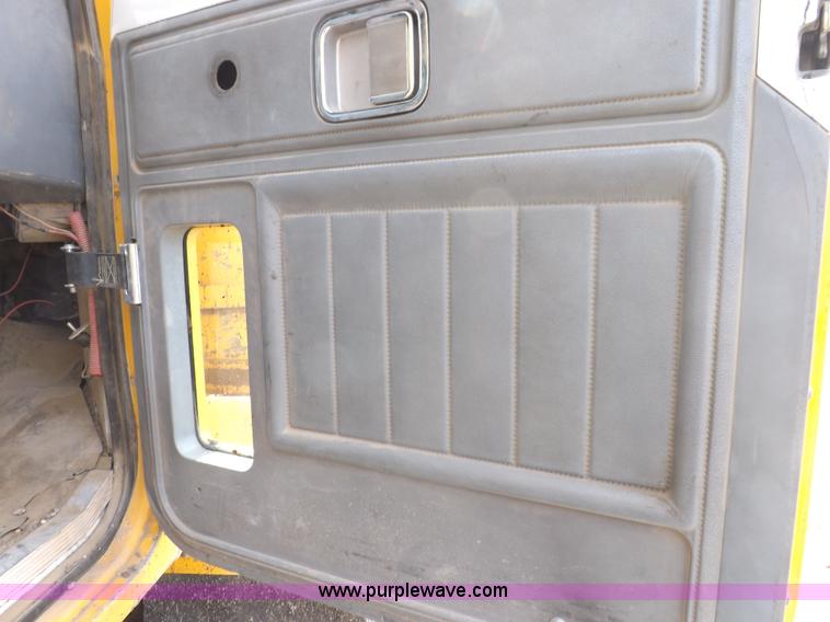 image for item H7191 1988 GMC General dump truck