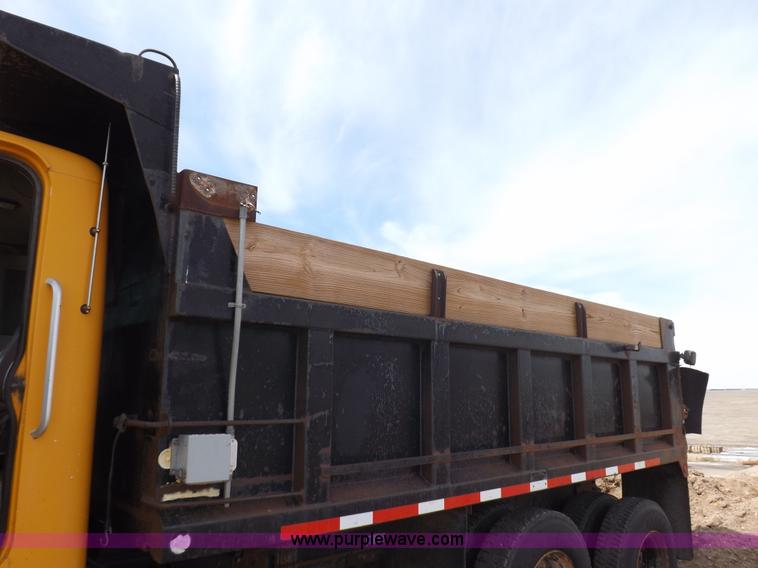 image for item H7191 1988 GMC General dump truck