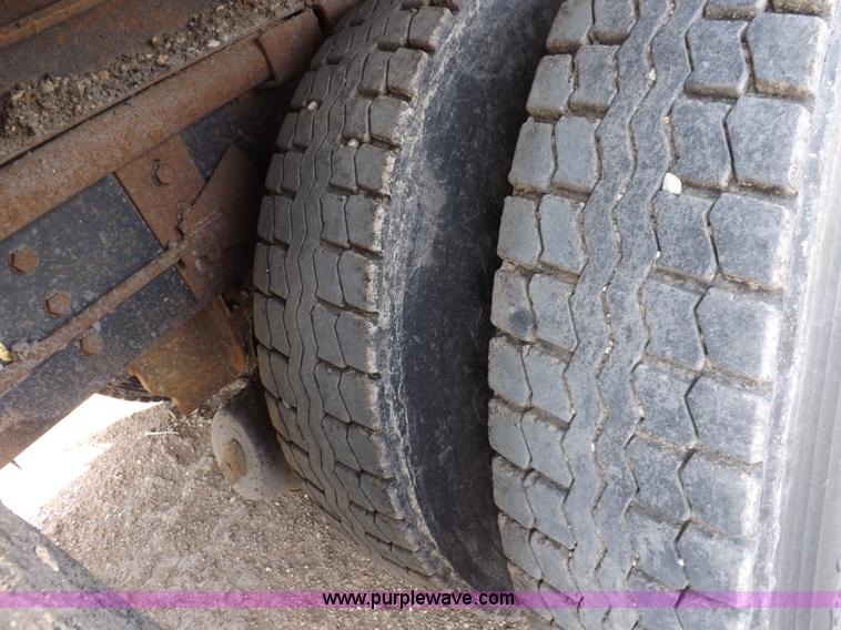 image for item H7191 1988 GMC General dump truck