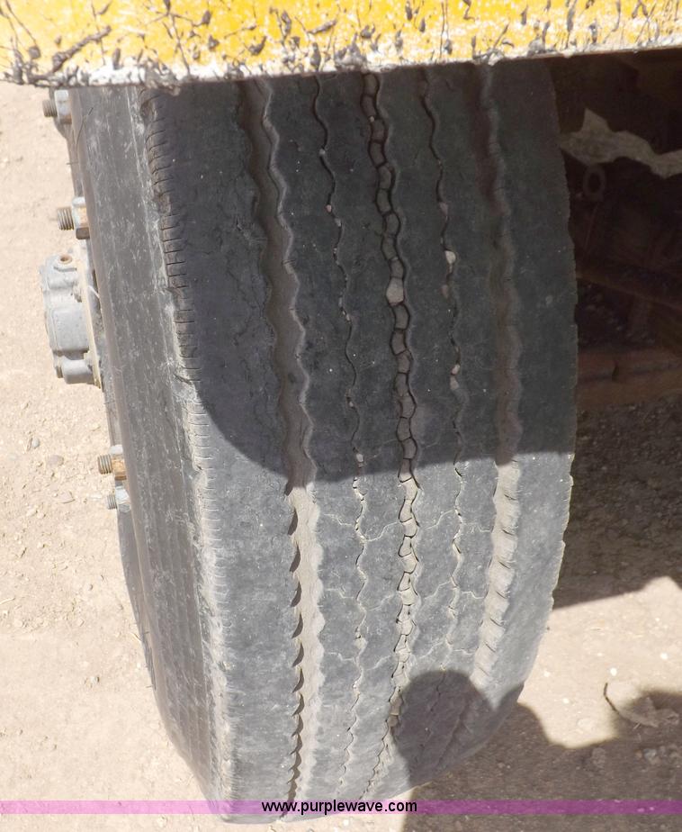 image for item H7191 1988 GMC General dump truck