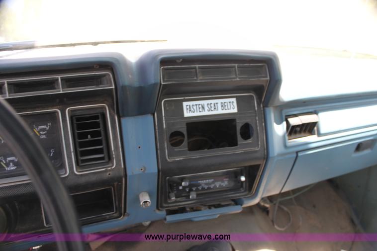 image for item H7495 1982 Ford F350 bucket truck